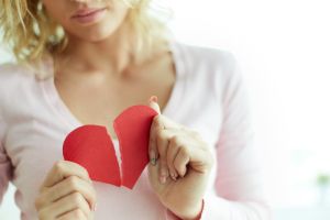 なぜ“不倫彼の奥さんに勝てない”と感じるのか？心の正体とは