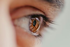 余裕がないから目についた人が優先される