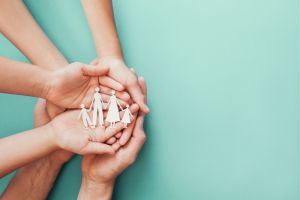 避難所では、母親が子どもを守ろうとするほど責められてしまう現実